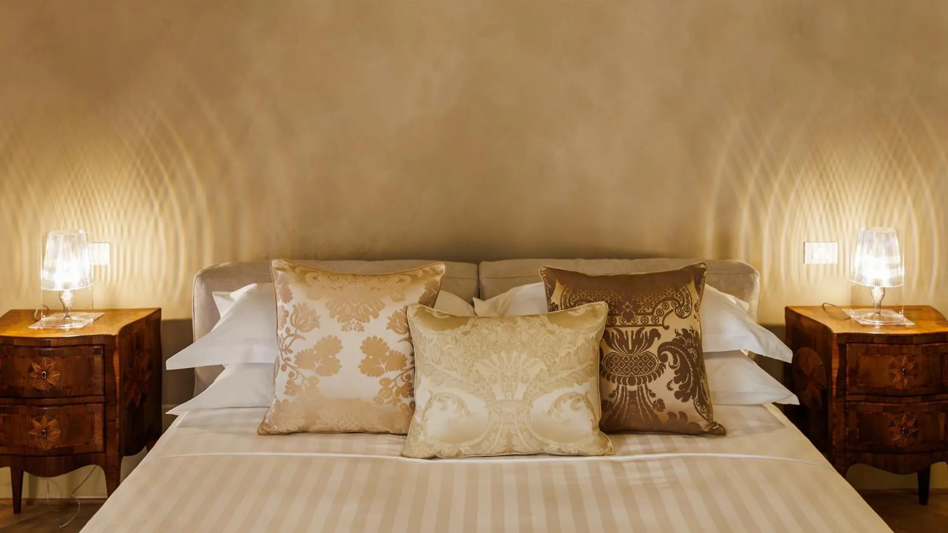 Palazzo Della Bianca-Royal Experience Lägenhet Pisa